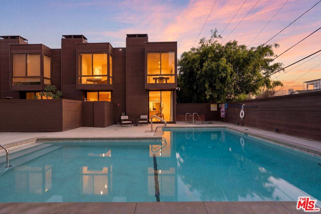 1033 Carol Dr 2BR Sunset Strip La