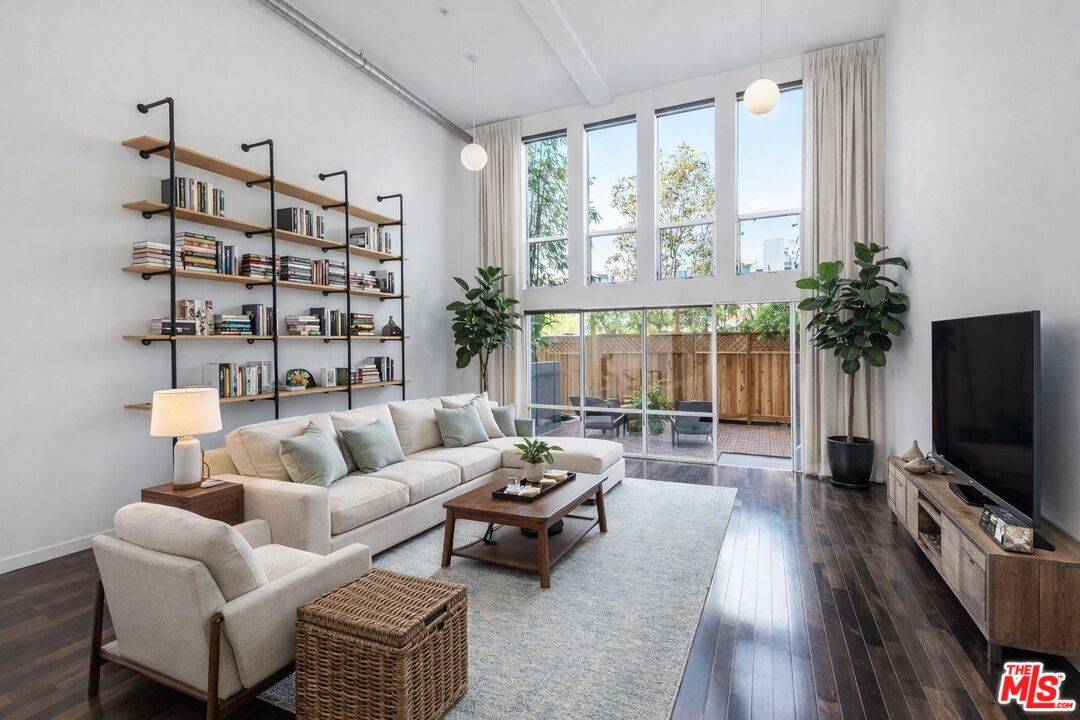 4215 Glencoe Ave 1BR Marina Del Rey La