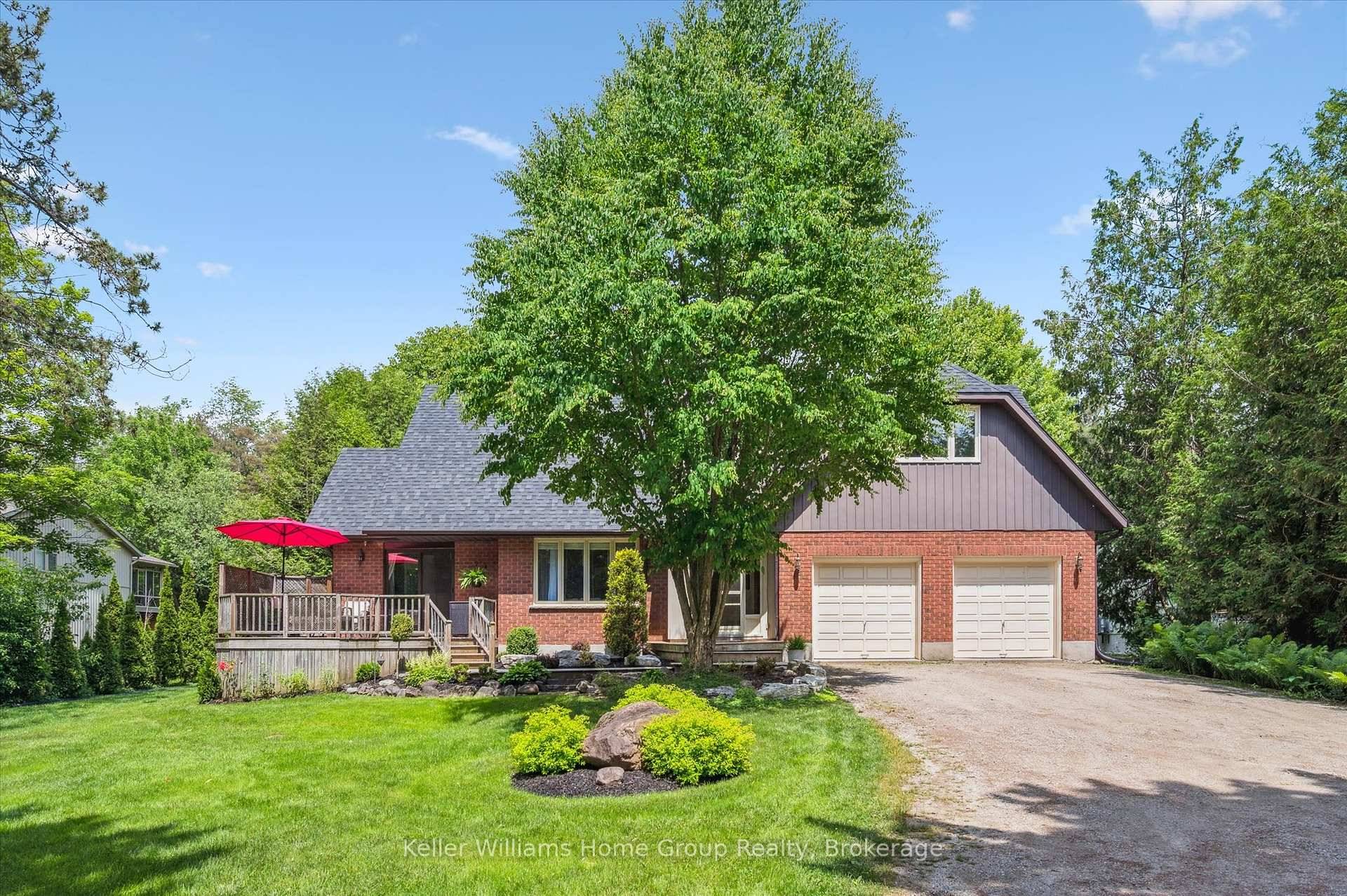 Private 0. 7 Acre Retreat in the Heart of Fergus.