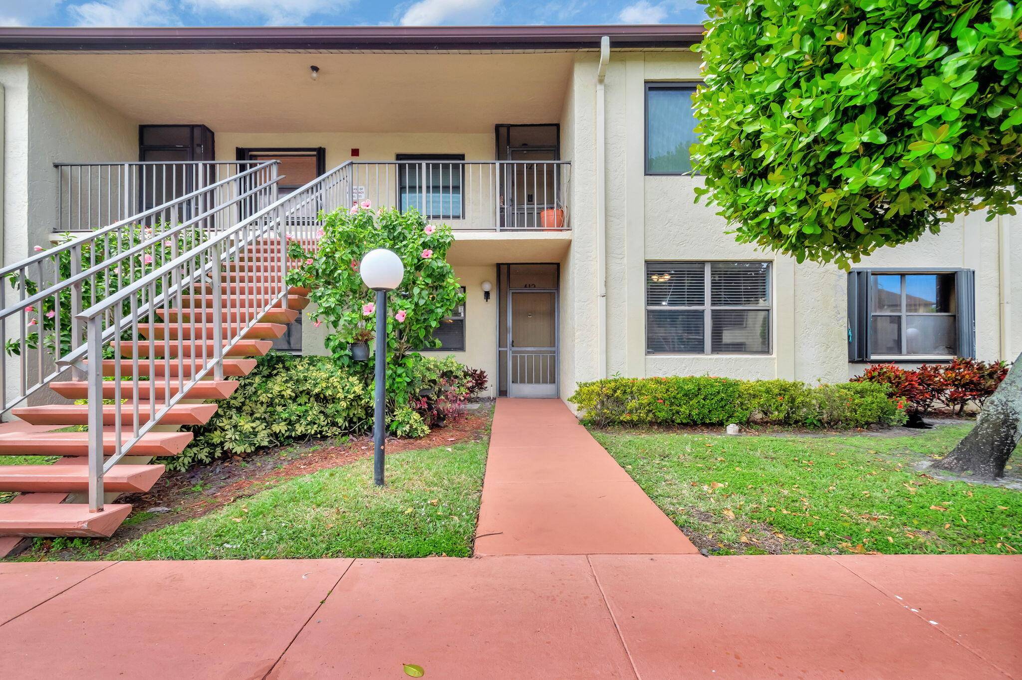 Bright and inviting 2 bed, 2 bath ground floor condo in Willow Bend, an active 55 community.