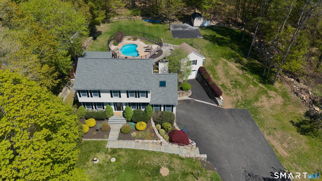 Beautifully updated 4BR 3.