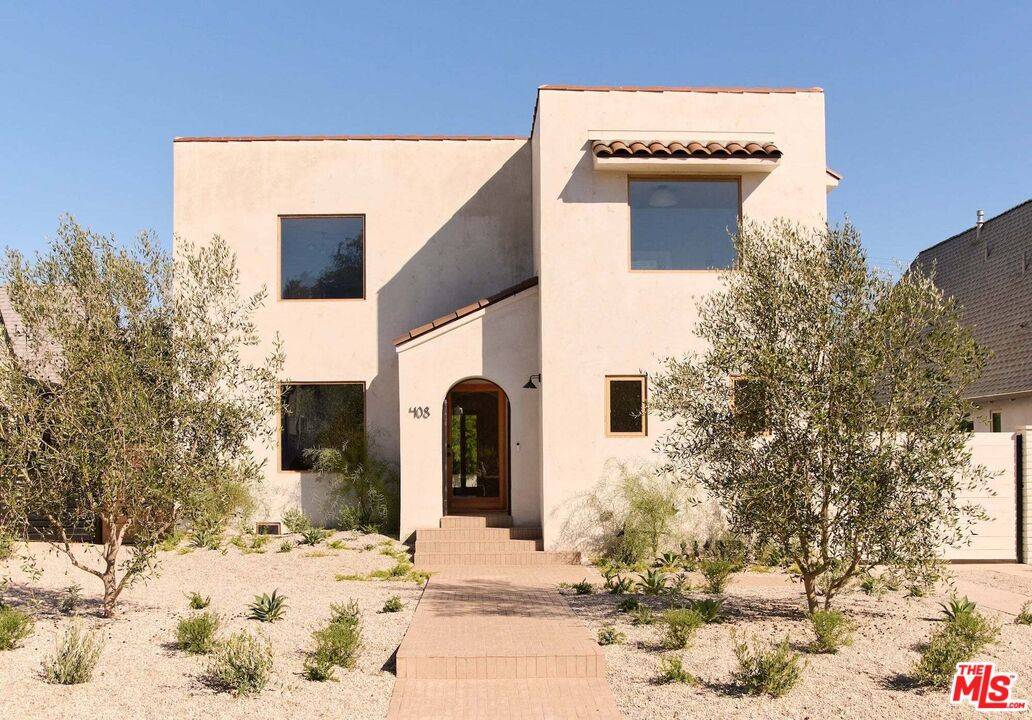 408 N Beachwood Dr 4BR Mid Wilshire La
