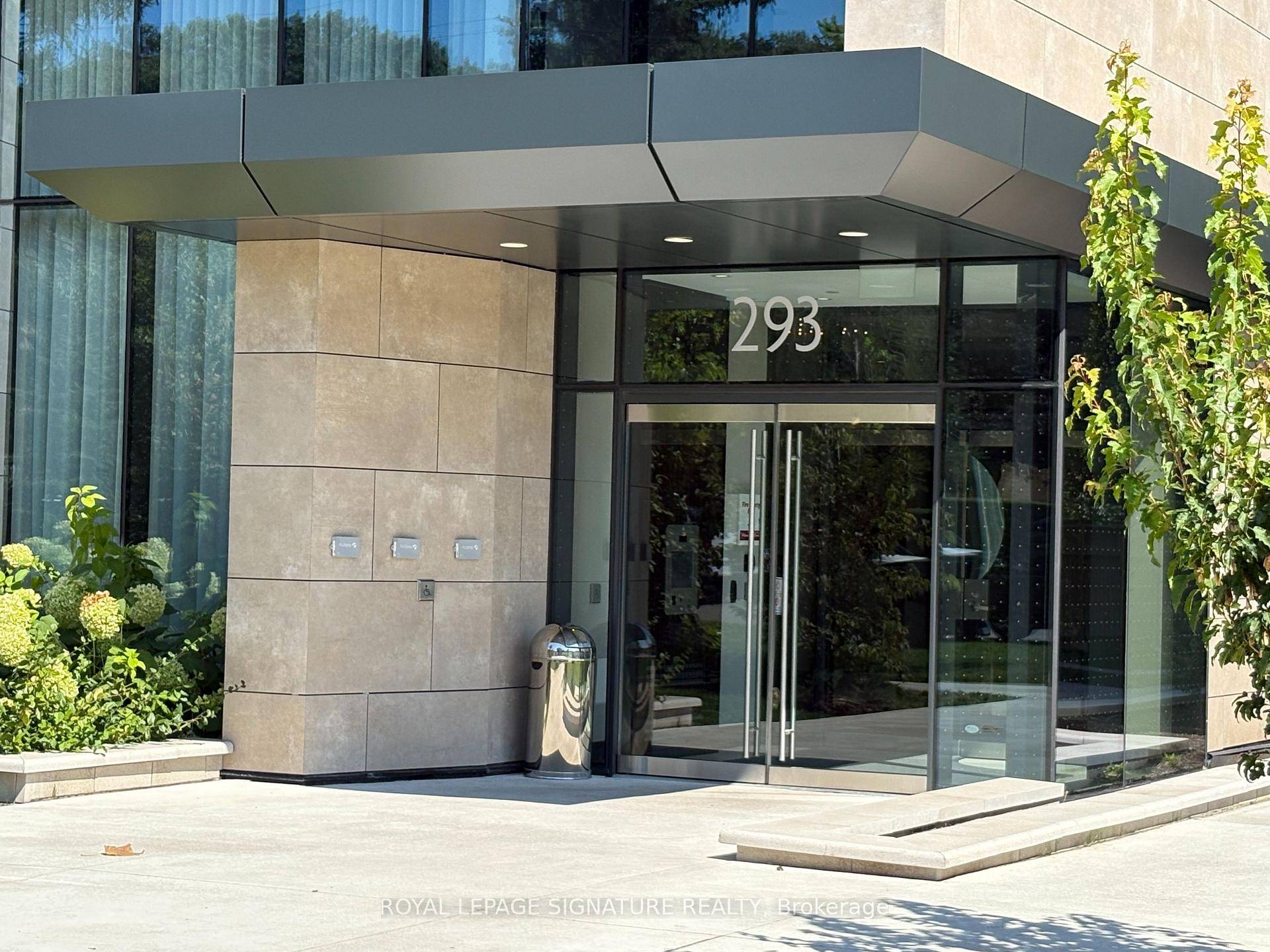 Indulge in luxury living at 293 The Kingsway This brand new 2BR 2WR suite boasts 9 ft ceilings, a bright open concept design, and a smart split bedroom layout.