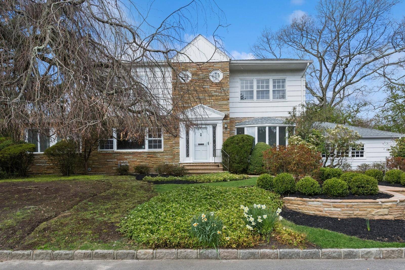 Elegant Living in Prestigious Hewlett Harbor !