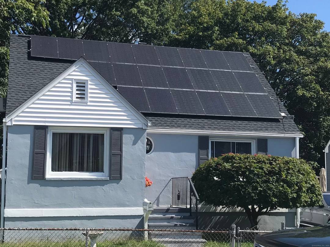 If you're looking for a well kept home with character and spacious rooms in an established neighborhood, this charming home might be just what you've been waiting for.