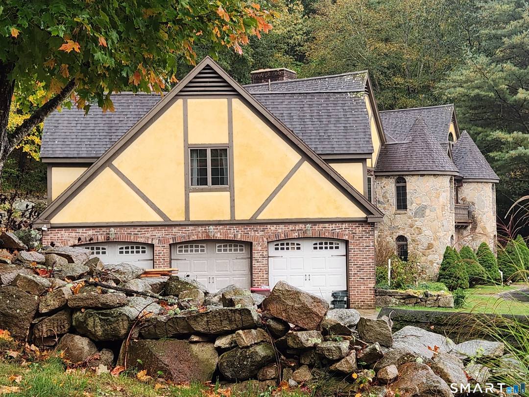 Escape to a Refined Coastal New England Lifestyle.