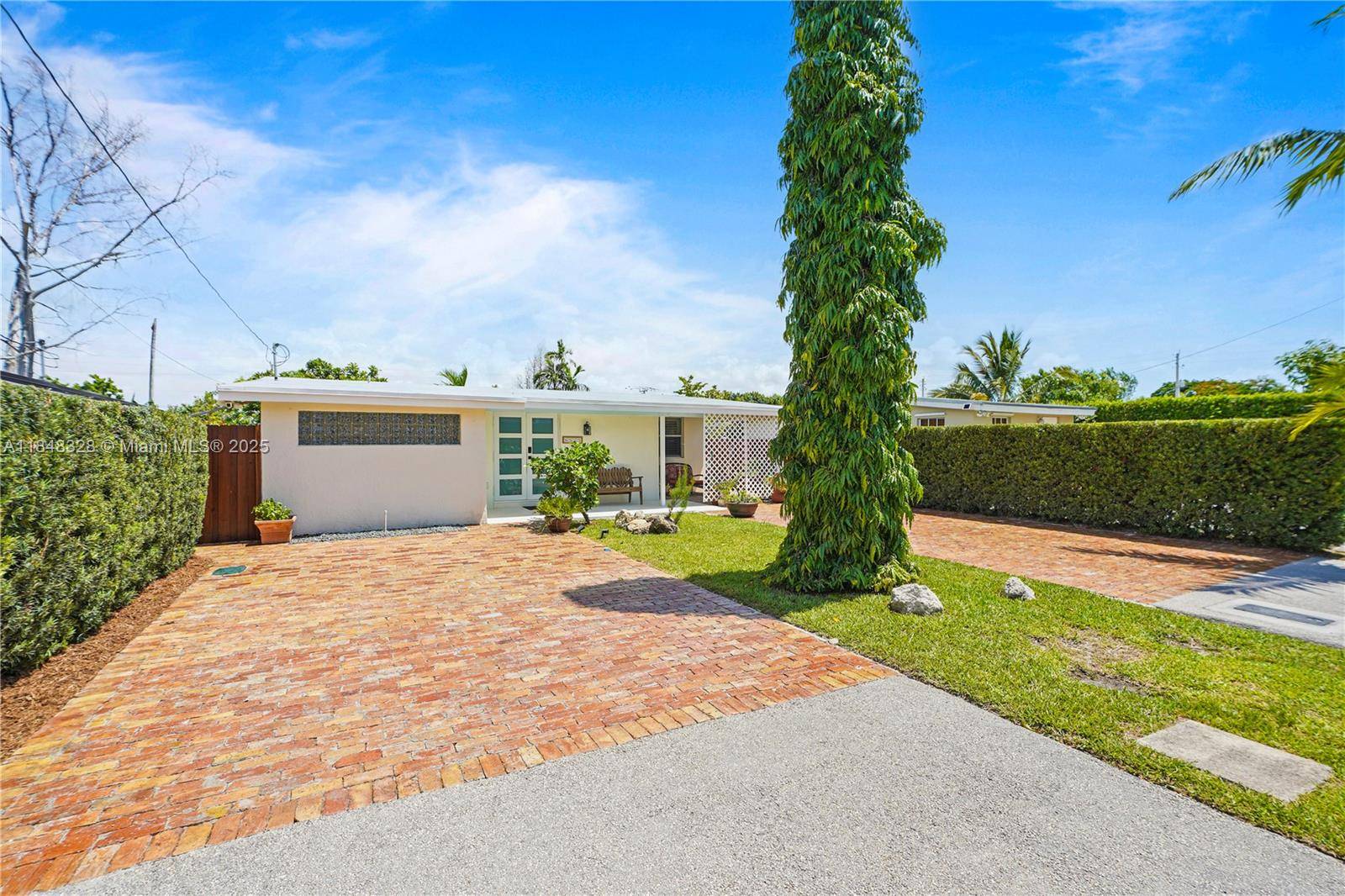 Inviting 3 bedrooms, 2 bath home in Coral Villas.