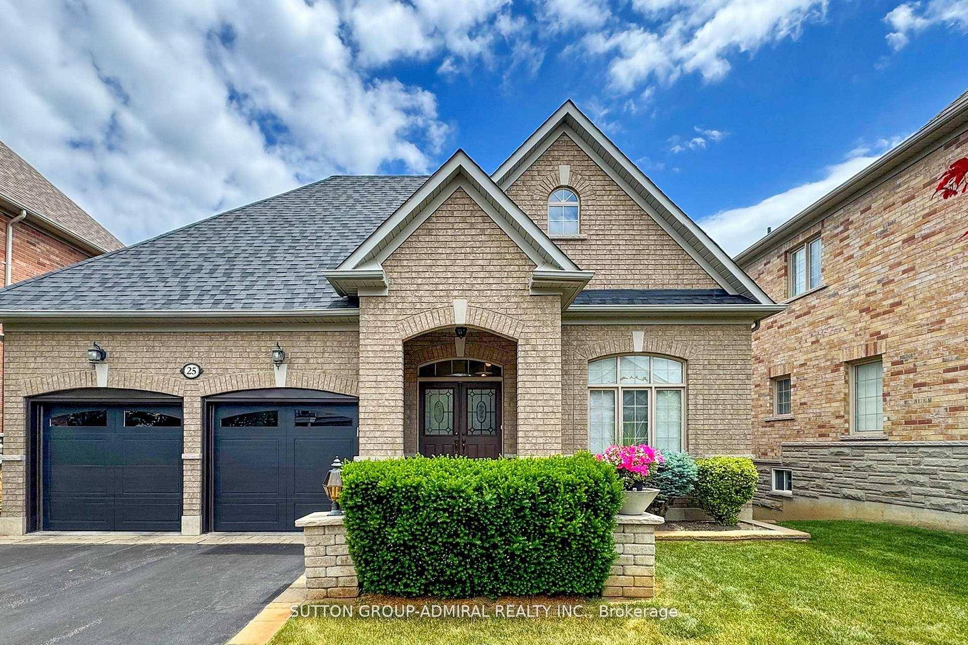 A MUST SEE ! This beautifully maintained, rarely offered Bungalow is located on a quiet court in the prestigious Upper Thornhill Estate, offering the perfect setting for family living.