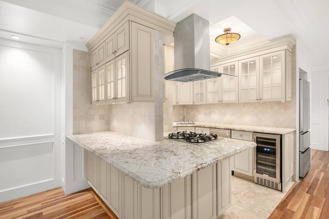 106 Central Park South, also known as Trump Parc, is a prestigious condominium building located directly across from Central Park, offering luxury residences, top tier amenities, and exceptional service in ...