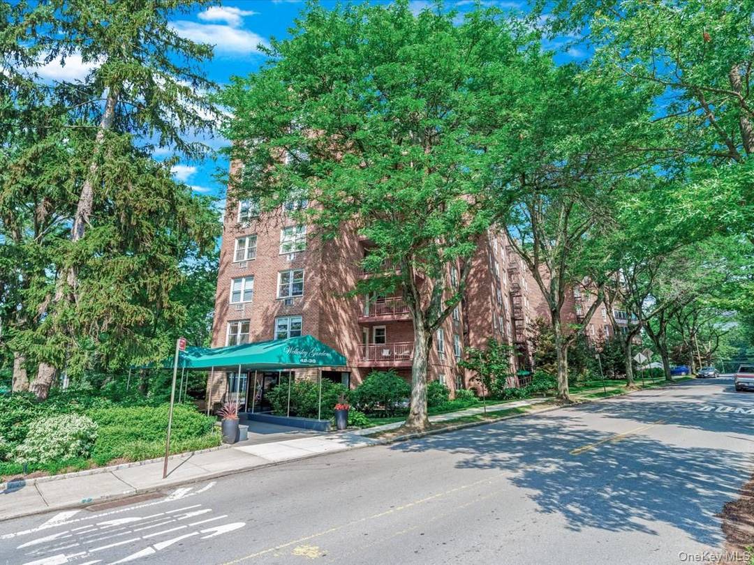 Downsizing or seeking a new home than come visit our 2 bedroom Co op in Douglaston.