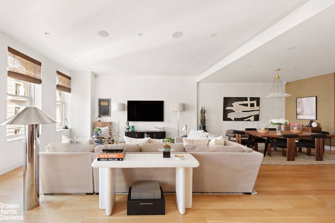 7 East 17th Street Penthouse South Full Floor Union Square Loft with a Private 2, 700 SF Rooftop Oasis A keyed elevator opens directly into this sprawling 2, 820 square ...