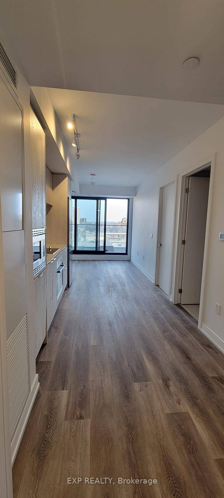 5 Elite Picks ! Here Are 5 Reasons To Rent This Like New 1 Year Old Condo At 1 Jarvis, Hamilton.