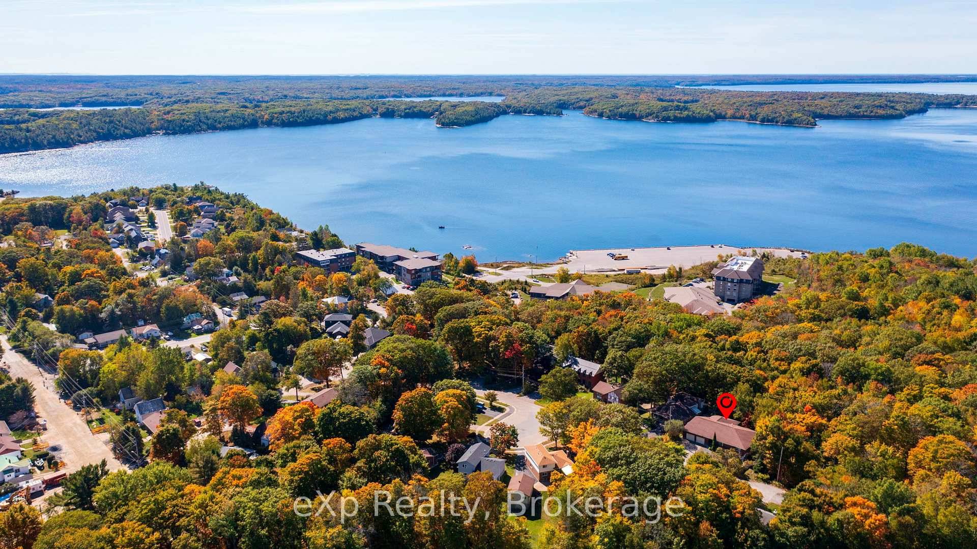 SPACIOUS 4 BEDROOM HOME IN A PREFERRED LOCATION STEPS FROM GEORGIAN BAY AND THE FITNESS TRAIL !