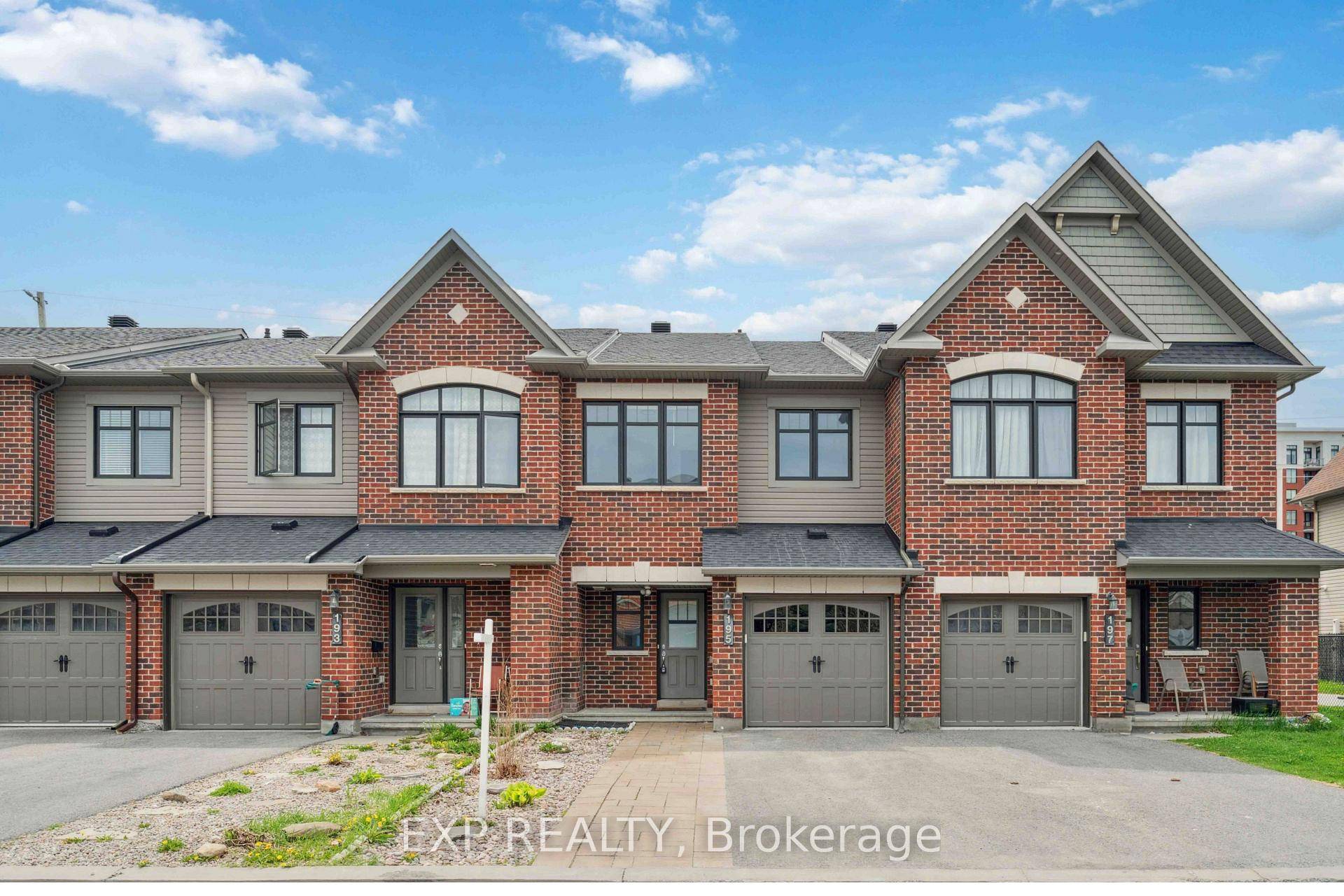 Perfectly situated in the heart of Barrhaven, this lovely 3 bedroom, 3 bathroom townhome offers an ideal blend of comfort, style, and convenience.