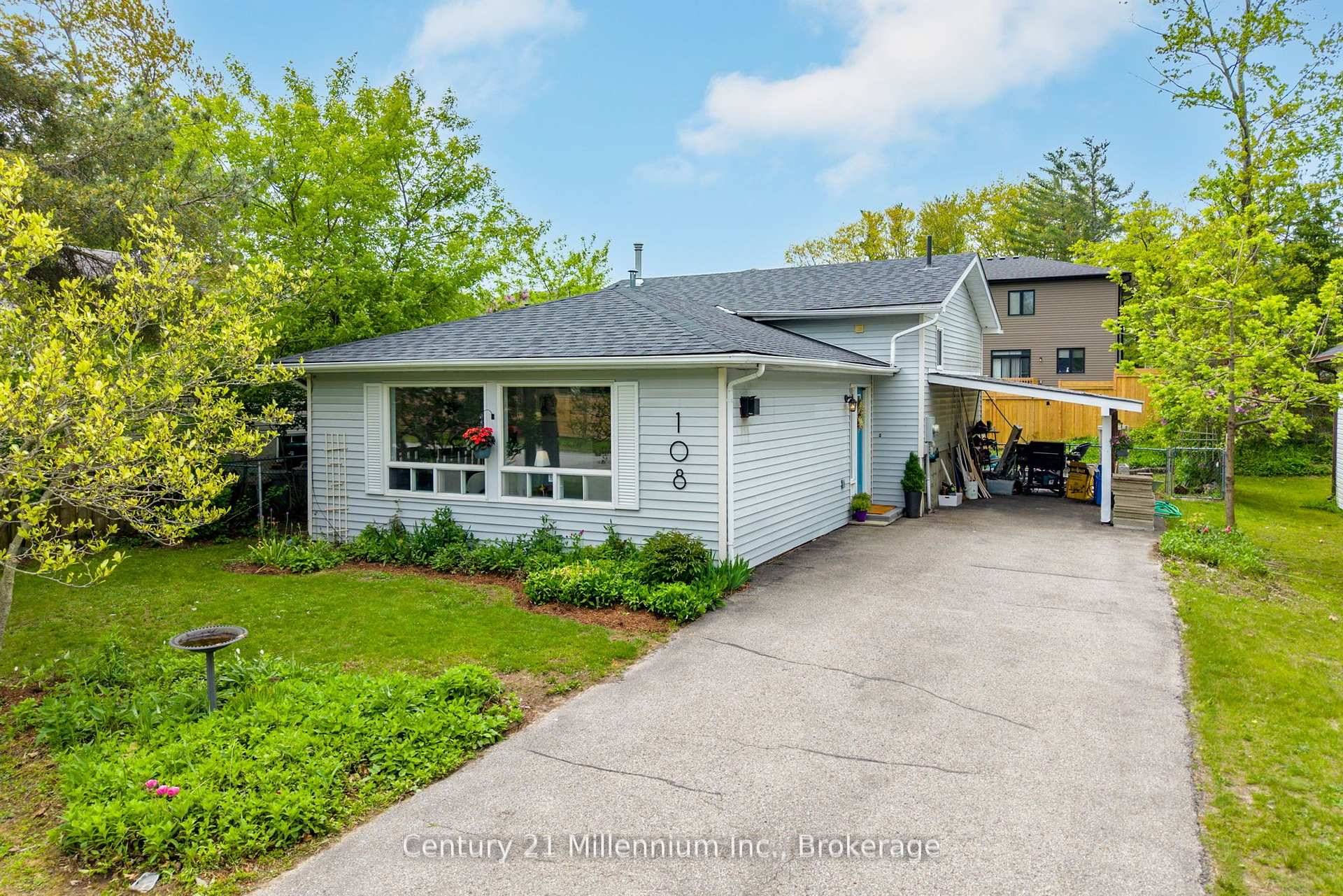 Welcome to your dream retreat, where beachside living meets cozy family comfort !