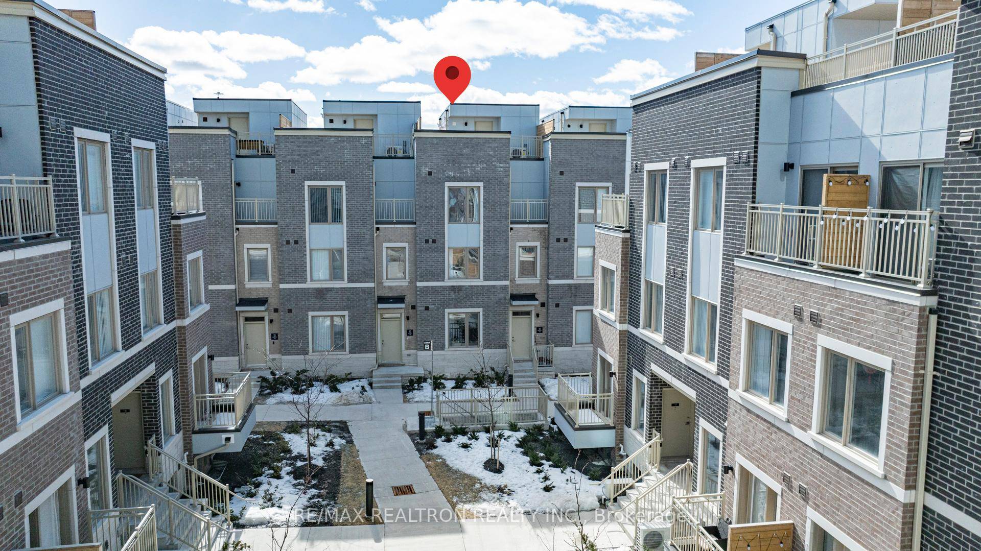 One Year New Mobilio Back to Back Menkes Townhouse Nestled In A Prime Location, Offering Convenience amp ; Style !