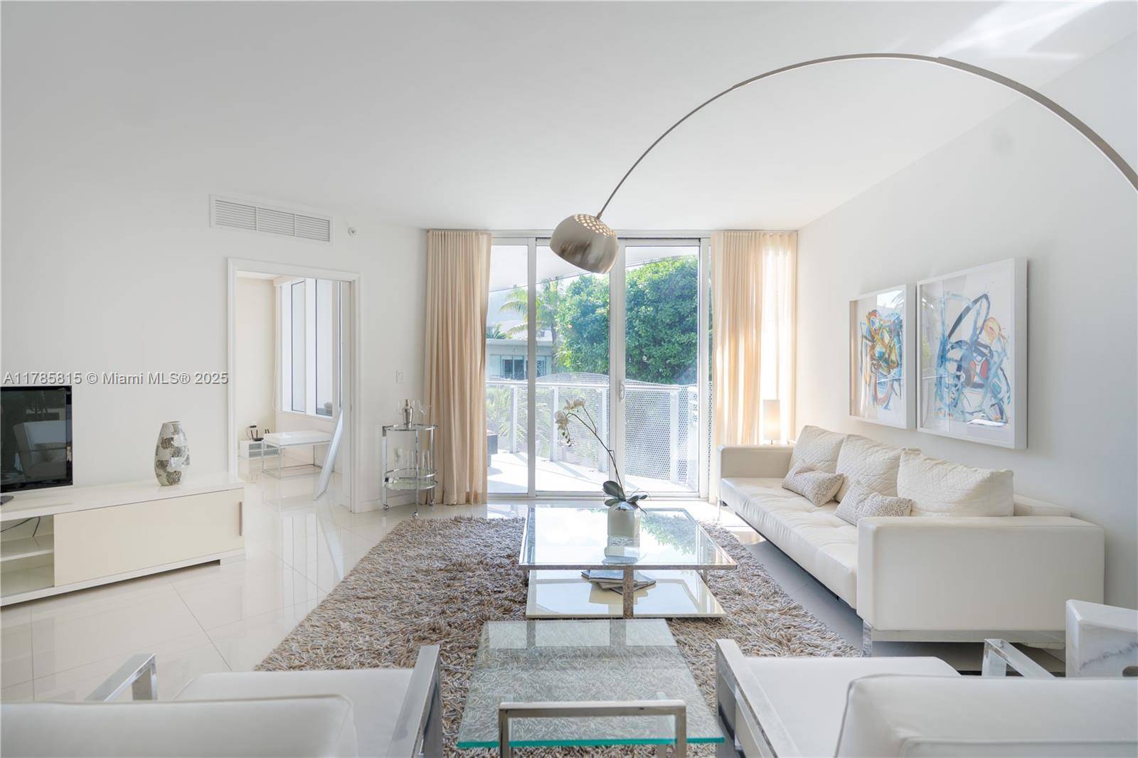 Experience the best of South Beach at Artecity North, located just moments from the sand, world class hotels, shopping, and dining.
