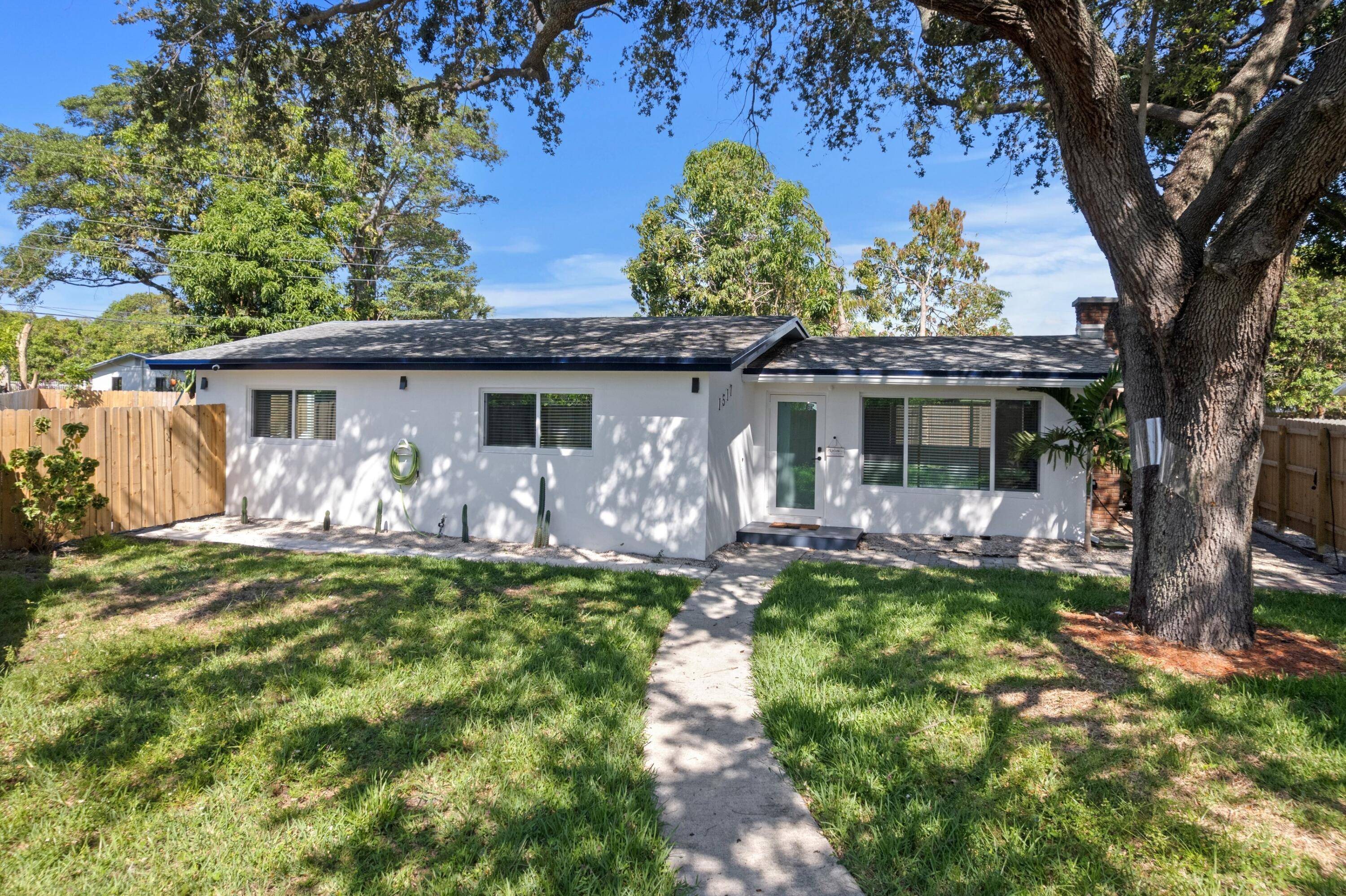 ABSOLUTELY GORGEOUS RENOVATED SINGLE FAMILY HOME OVERSIZED LOT PRIME FORT LAUDERDALE LOCATION IN LAW SUITE Bright Open Floor Plan LED Recessed Custom Lighting Crown Molding Faux Beam Ceilings Fireplace Stunning ...