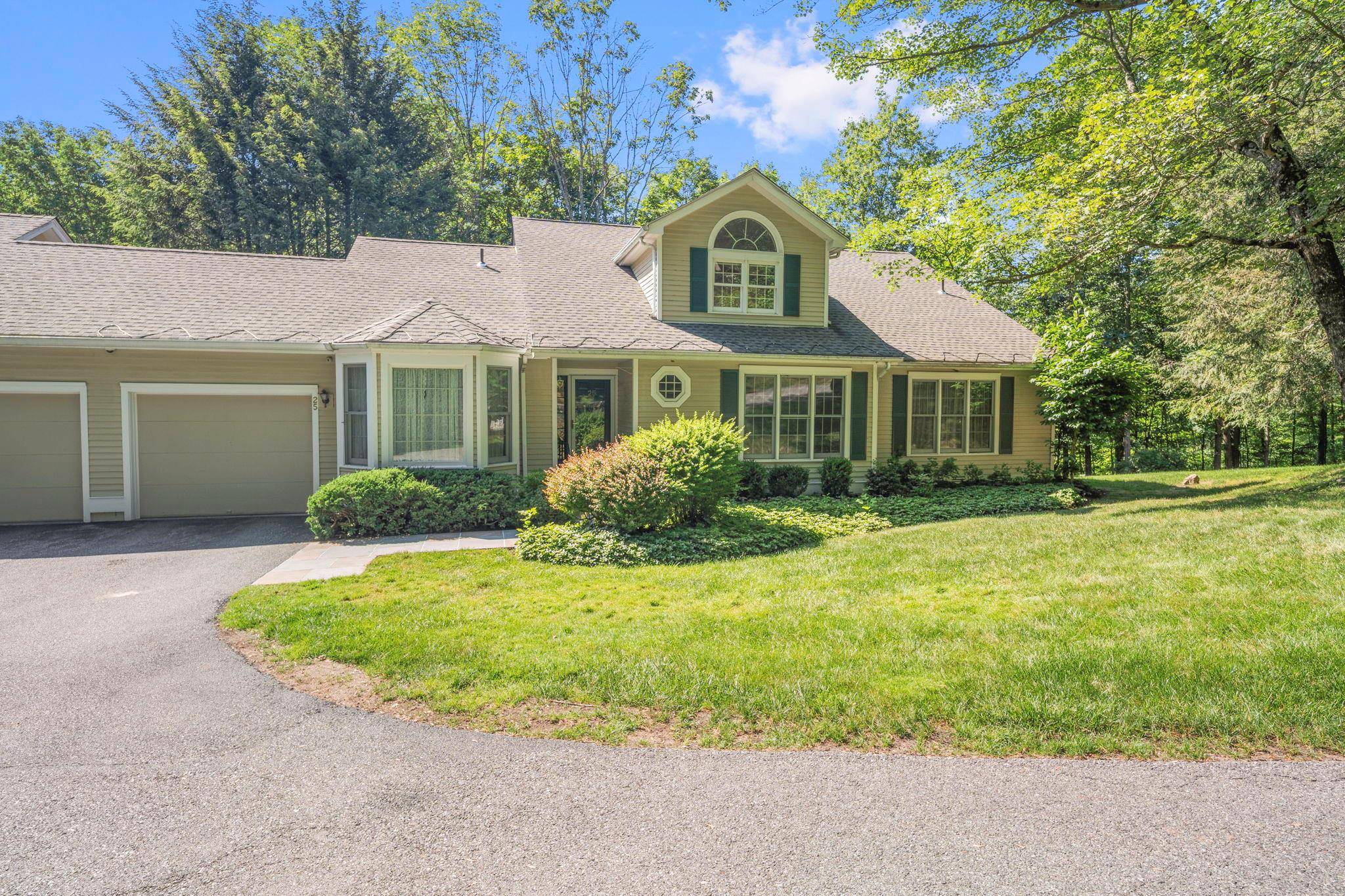Enjoy the highly desirable Riverwoods lifestyle, Chappaqua's premiere upscale condo townhouse community close to Mt Kisco Village with Chappaqua schools amp ; commute.