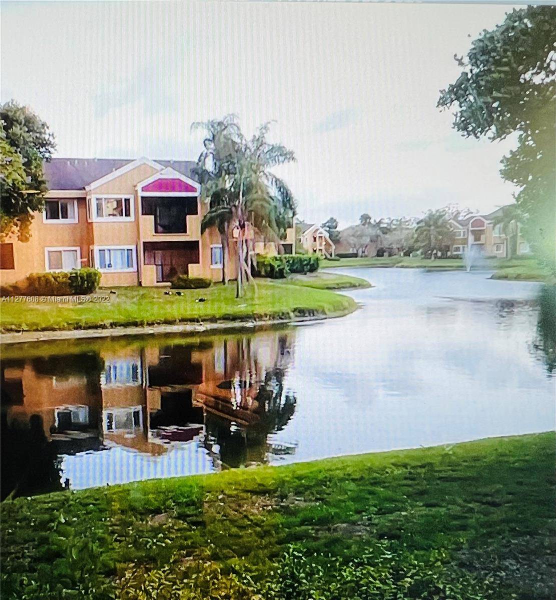 LOVELY 1 BEDROOM 1 BATHROOM APARTMENT WITH LAKE AND GARDEN VIEW IN PEMBROKE PINES, MINUTES TO MAJOR HIGHWAY, CLOSE TO A LOT OF SHOPPING CENTER AND RESTAURANTS.
