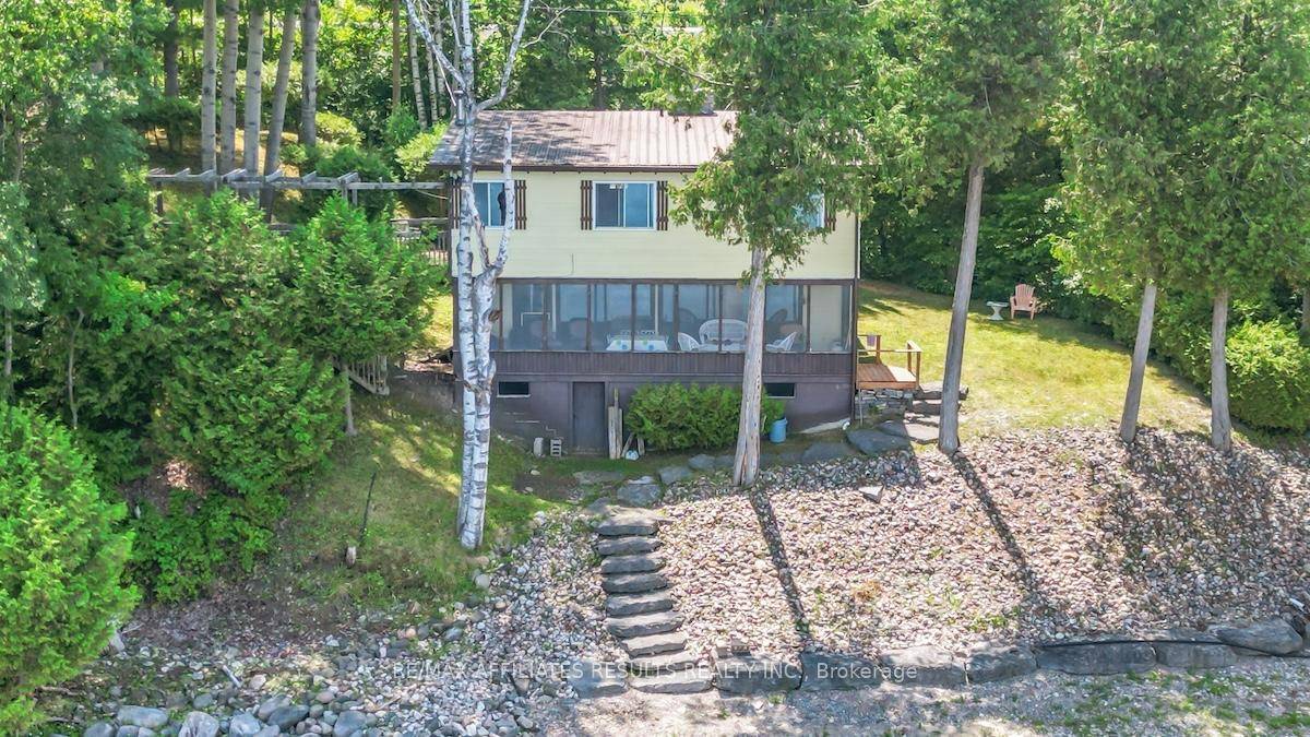 WOW ! 200 FEET OF PRISTINE WALK IN WATERFRONT !