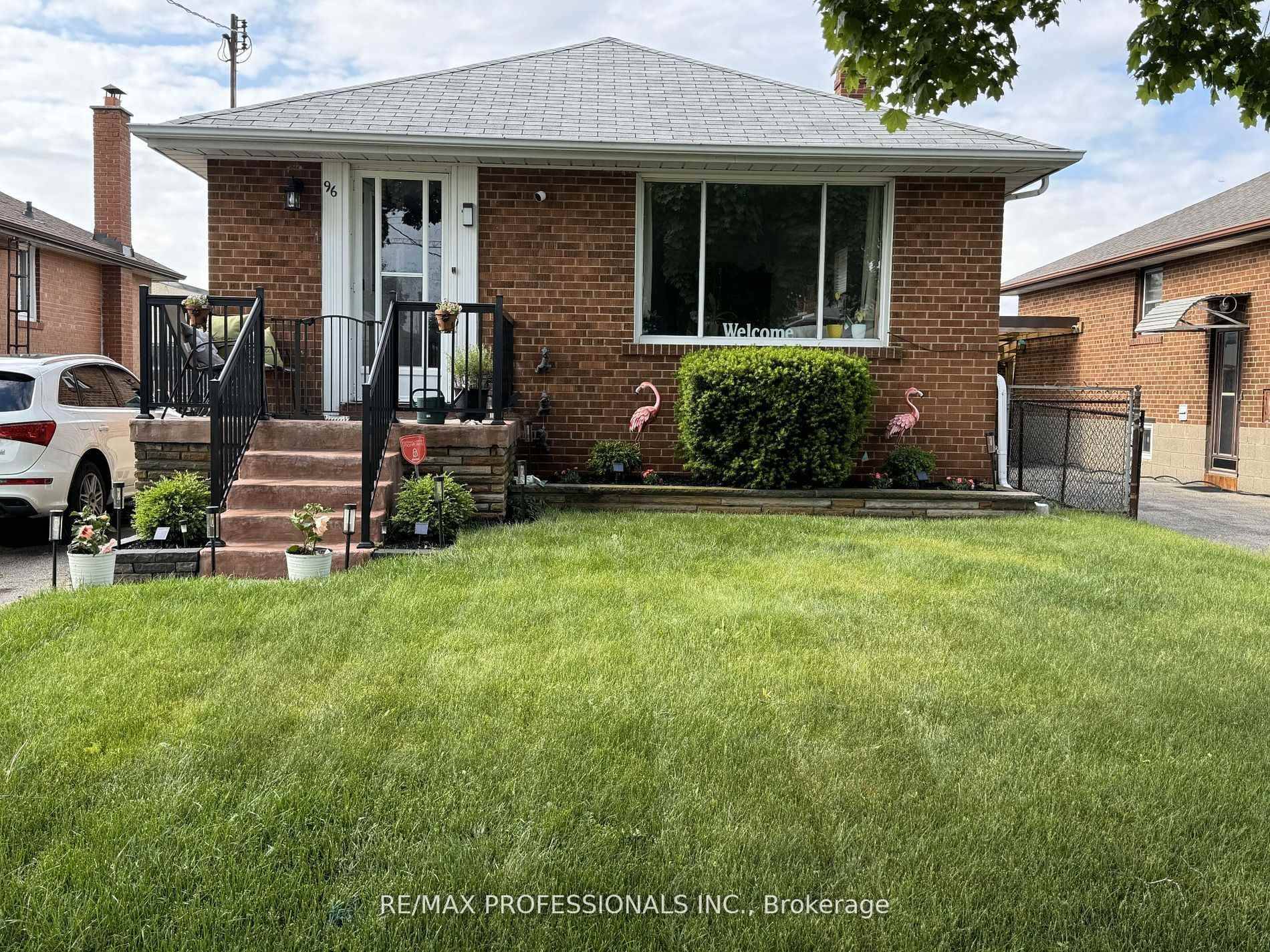 Location ! Location ! Close to Islington Subway, QEW, 427, Downtown, Airport, Holy Angels School right in the back of this property.