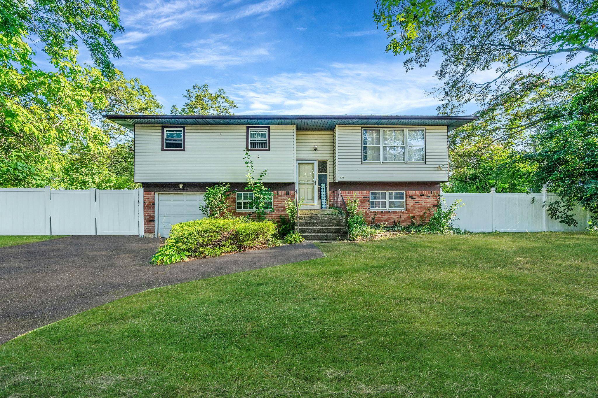 Welcome to 17 Wright Street in Belmont Lake Estates !