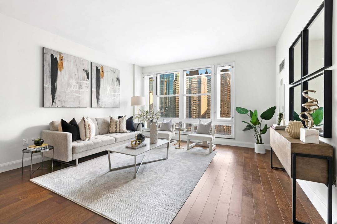 Residence 22G at The Visionaire Modern Luxury in Battery Park City Welcome to Residence 22G, a two bedroom, two bathroom condominium at The Visionaire, one of Manhattan s premier Platinum ...