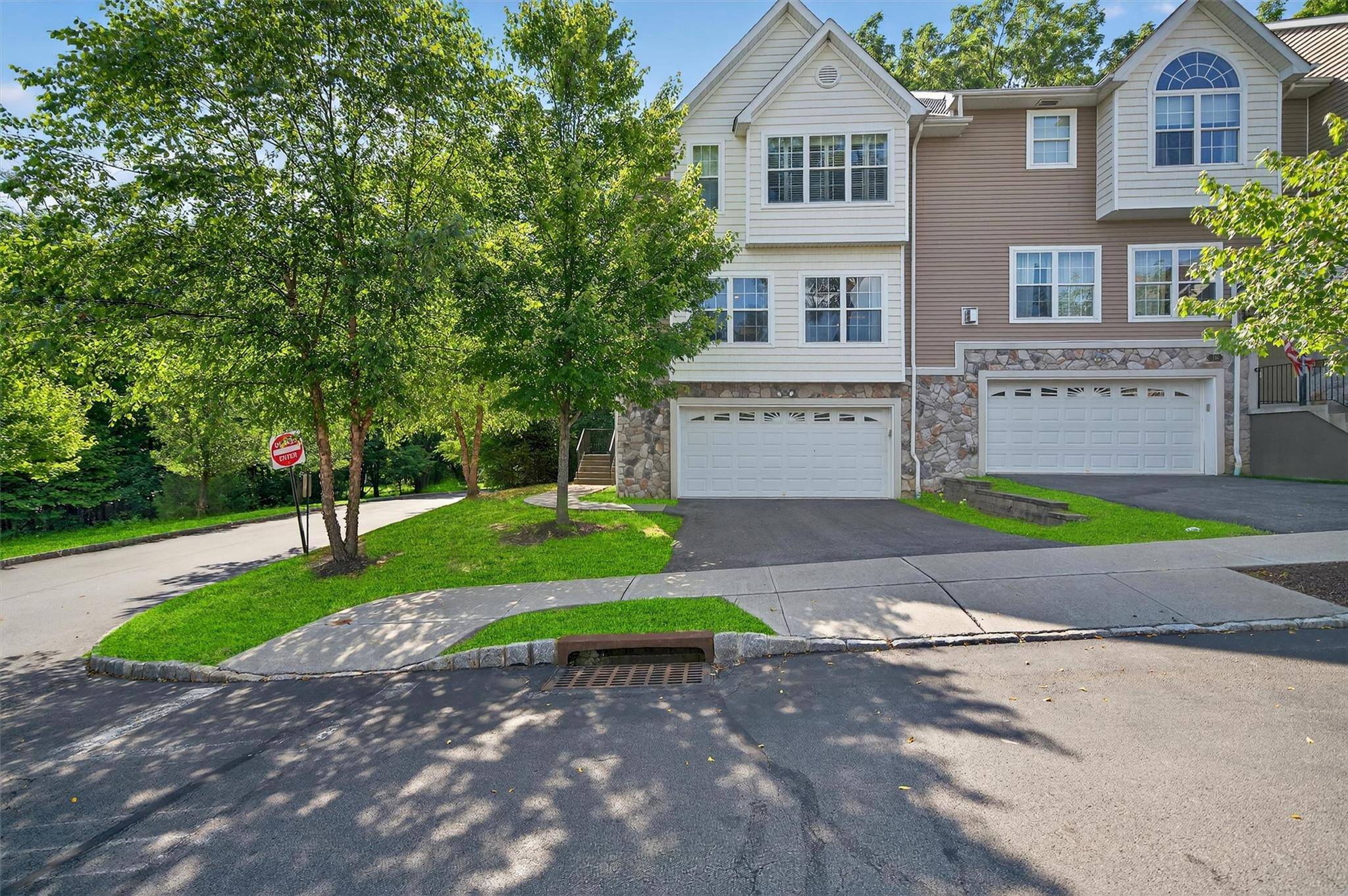 Look No Further... Your Ideal End Unit Townhome Awaits !