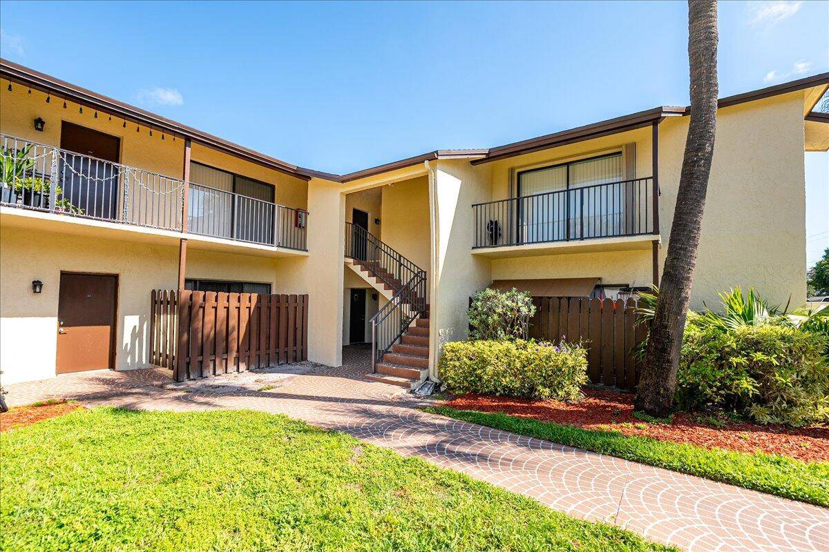 Renovated 2 bedroom, 1. 5 bathroom condo in the desirable gated community of Island House.