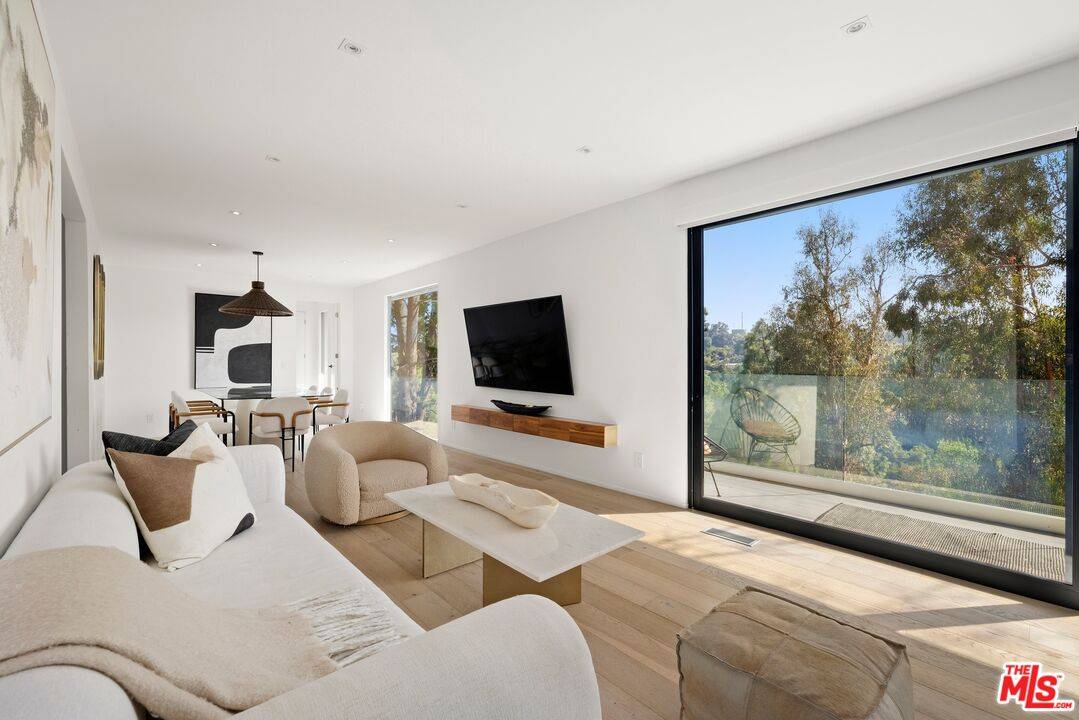 8583   Skyline Dr 3BR Hollywood Hills East La