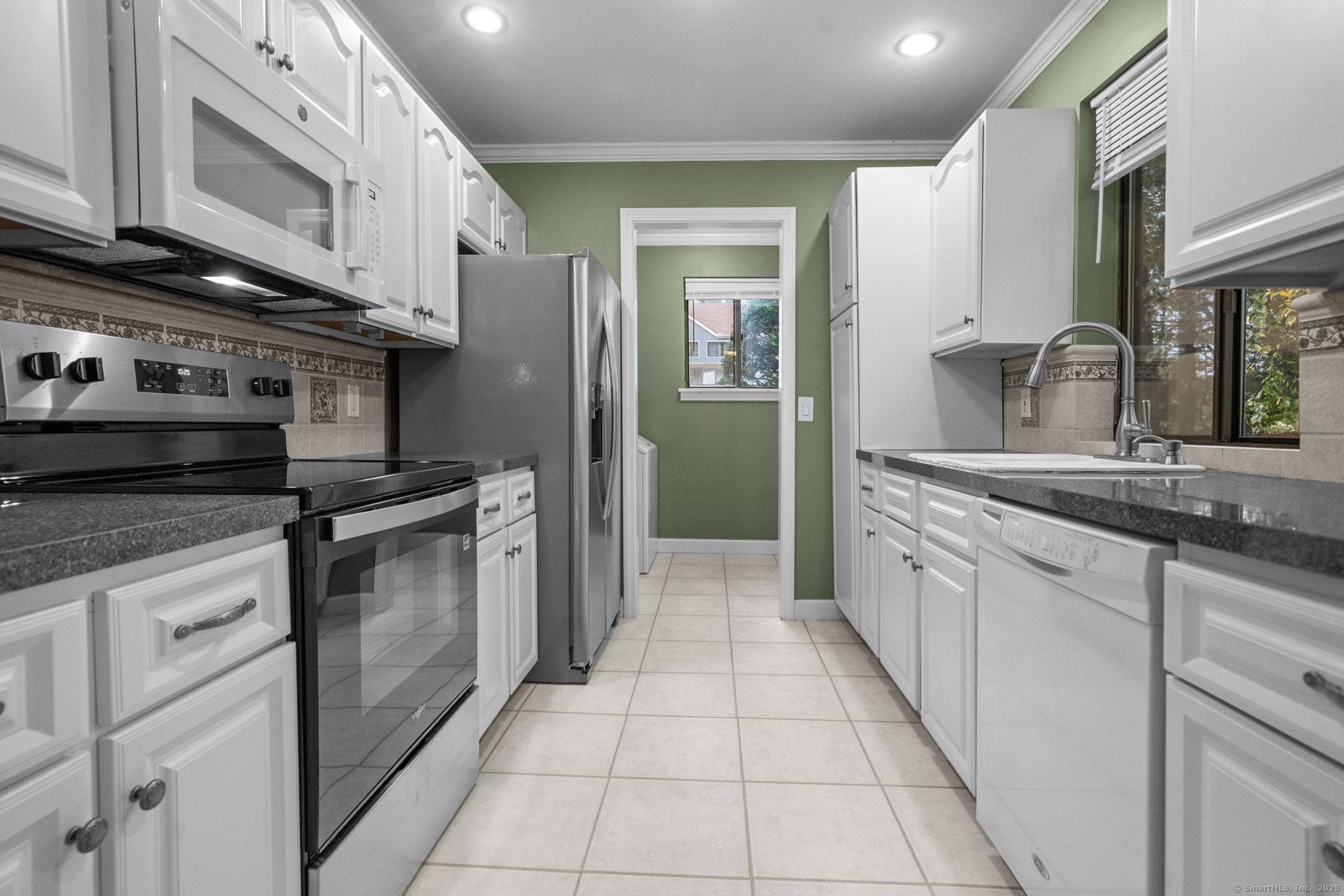 Rare End Unit Opportunity in Sought After Sunwood Condominiums !