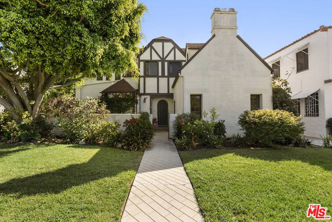 6114   Barrows Dr 3.0 Beverly Grove LA