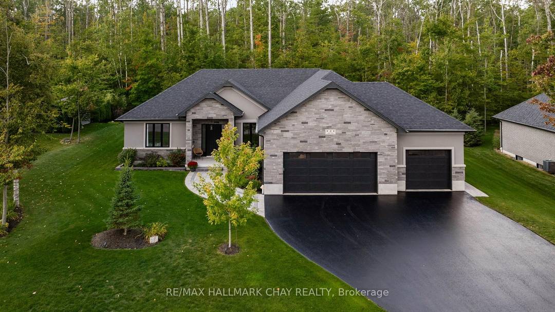 Welcome to 8 Byers Street in Minesing's sought after Cameron Estates.