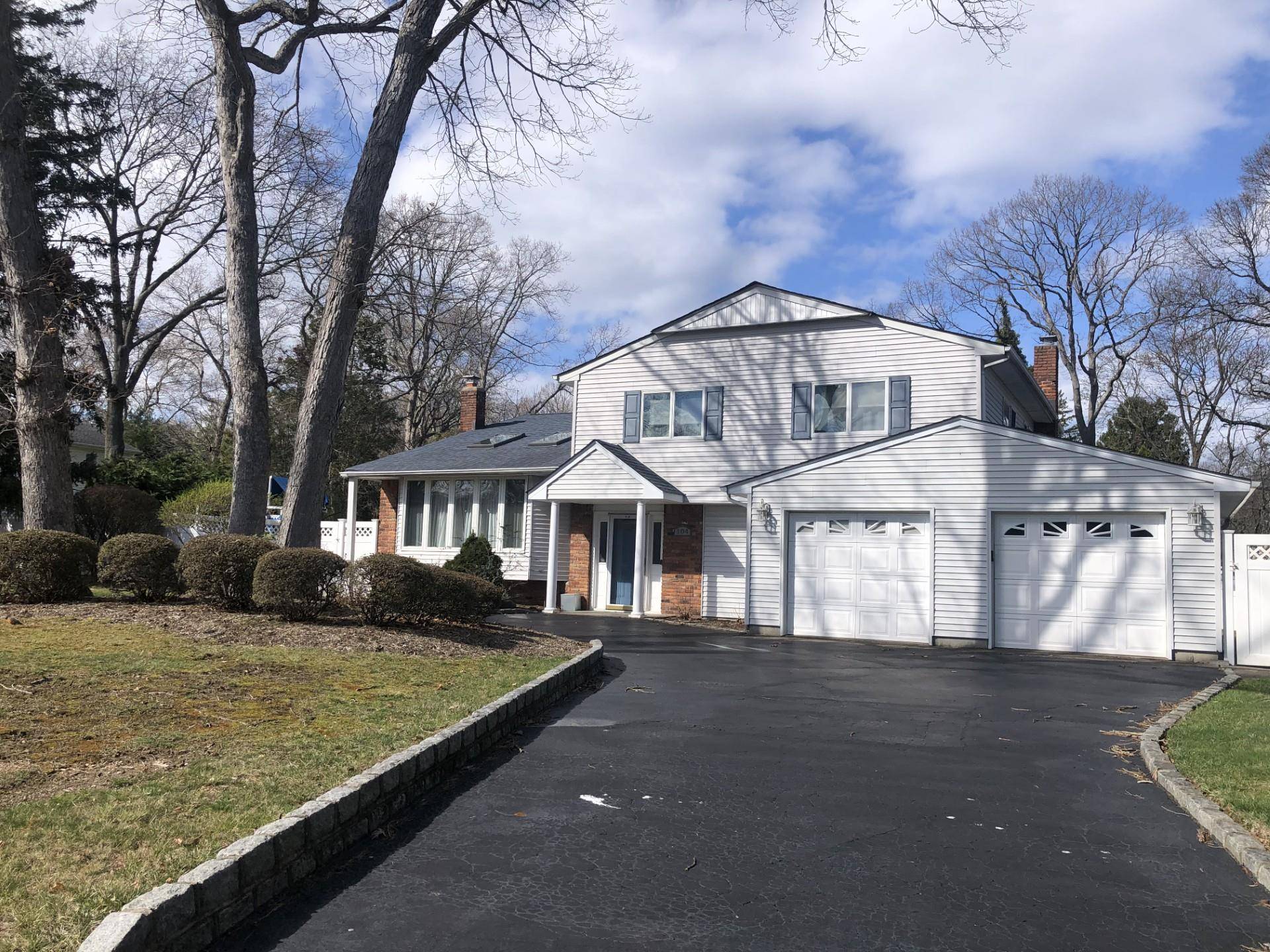 Furnished, Spacious 5 Bedroom Home for Rent in East Northport, NY Discover comfort and luxury in this beautifully updated 5 bedroom, 3 bath rental home located in the heart of ...