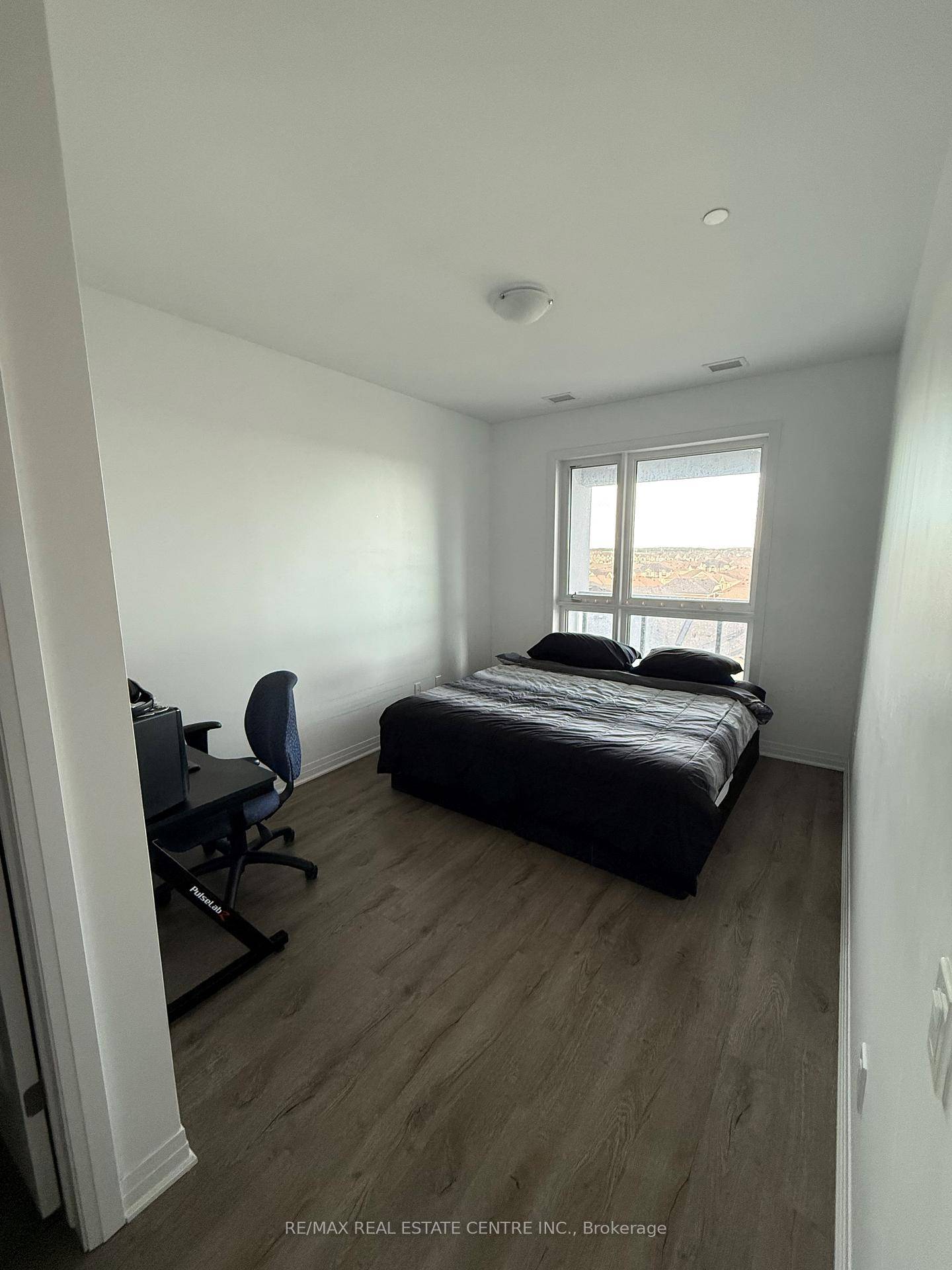 App 1000 Sq. ft plus almost 200 sq.