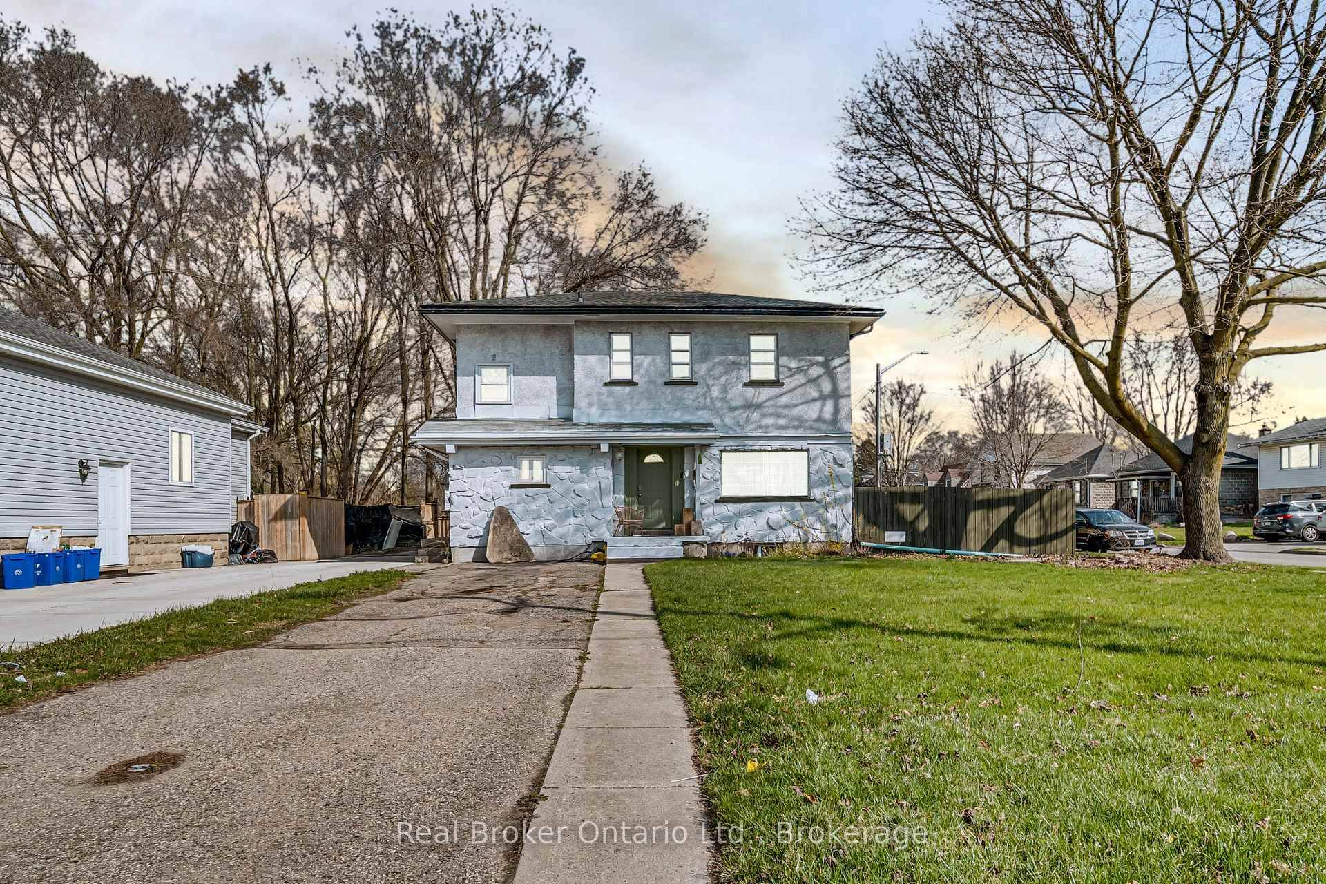 Welcome to this charming 3 1 bedroom, 2 storey home nestled on a spacious corner lot in a central, amenity rich location just minutes from downtown Galt.