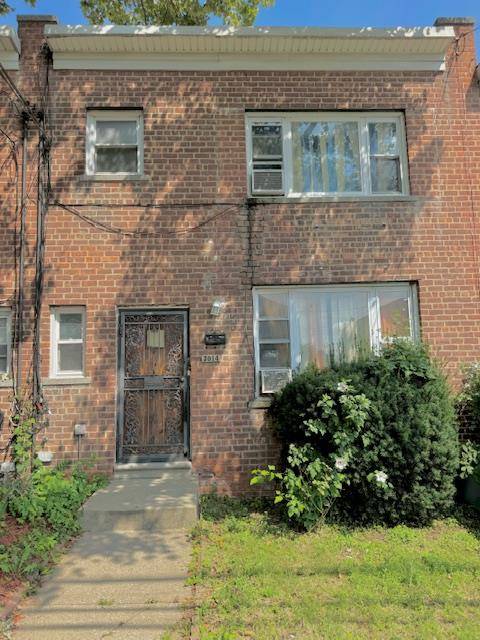 SINGLE FAMILY BRICK HOME, LOCATED IN NORTH EAST BRONX, BAYCHESTER AREA, FEATURES THREE BEDROOMS, ONE AND A HALF BATHROOMS, LIVING, DINING, ROOM amp ; KITCHEN.