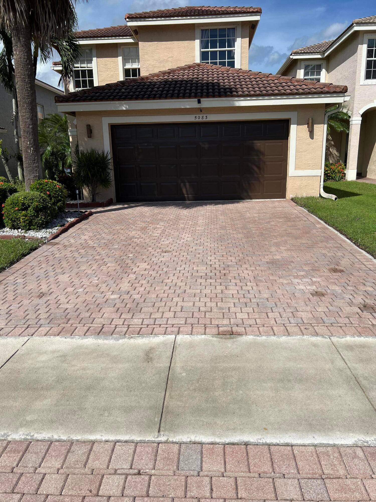 Modern 5 bedrooms, 3 bathrooms home with private pool Move in Ready.