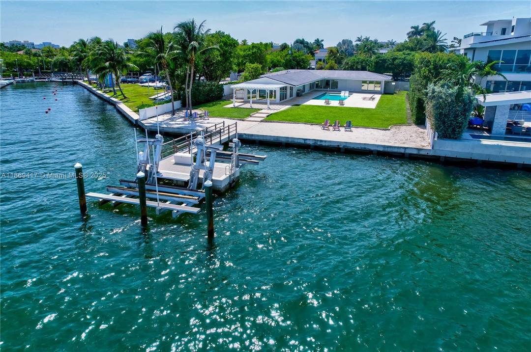 Key Biscayne Waterfront Unbeatable Location.