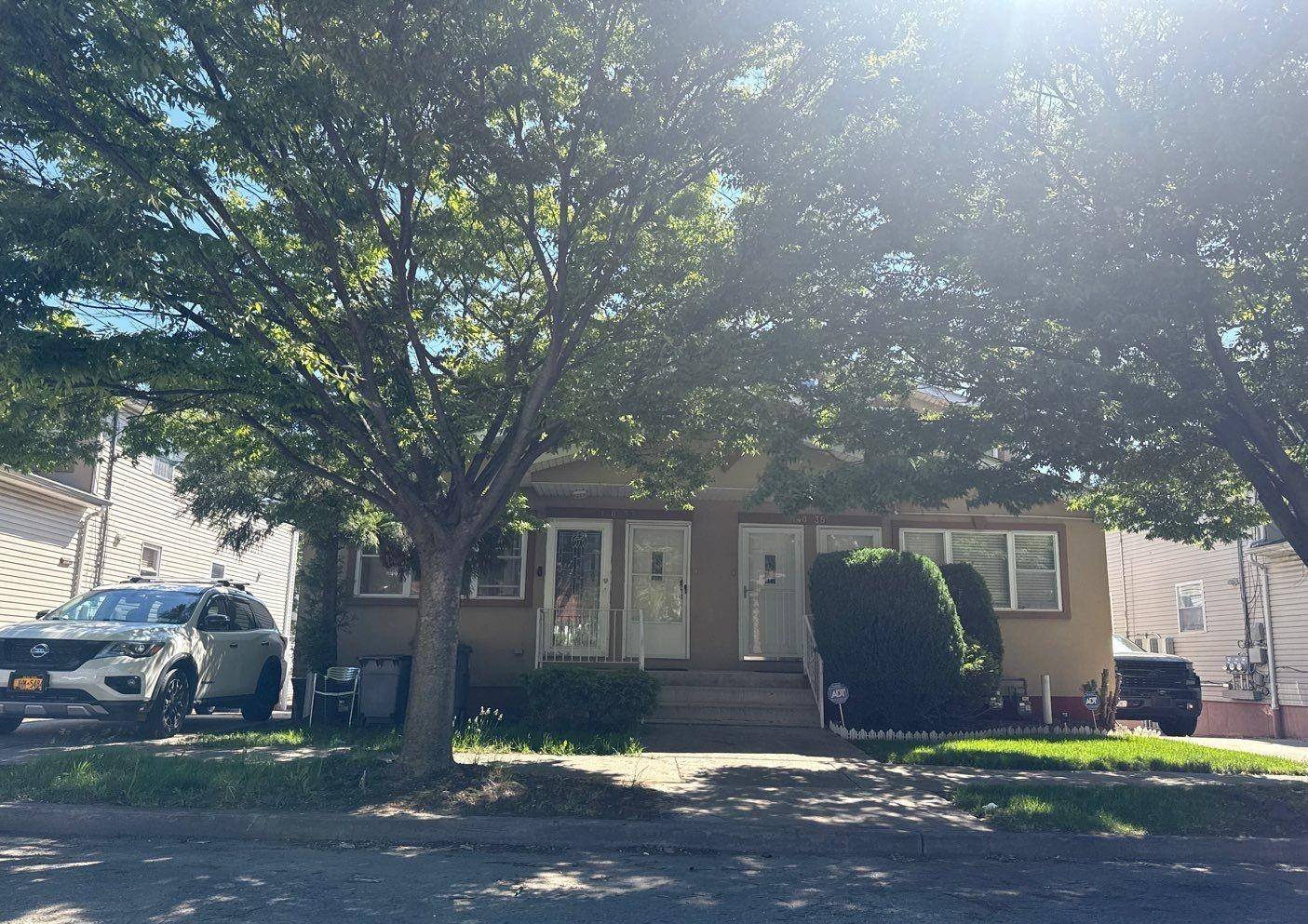 Colonial Style Home. This Multi Family Home Features 5 Bedrooms, 2 Full Baths, Formal Dining Room amp ; Eat In Kitchen.