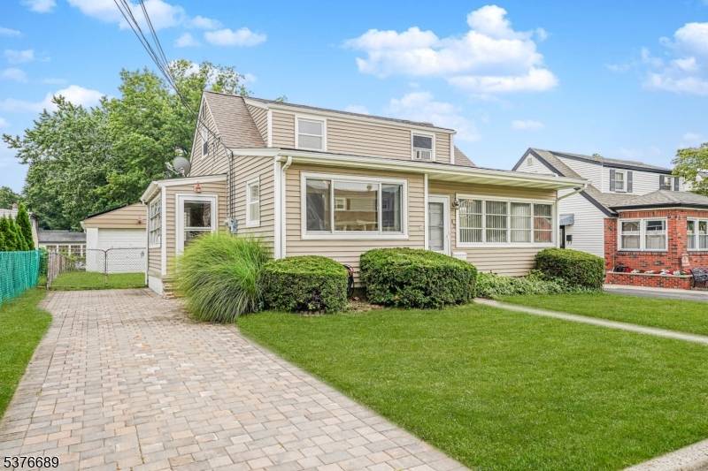 Charming 4Bedroom Cape Cod.