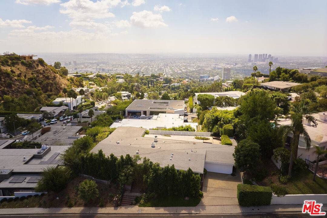 9226 Swallow Dr 4BR Sunset Strip La