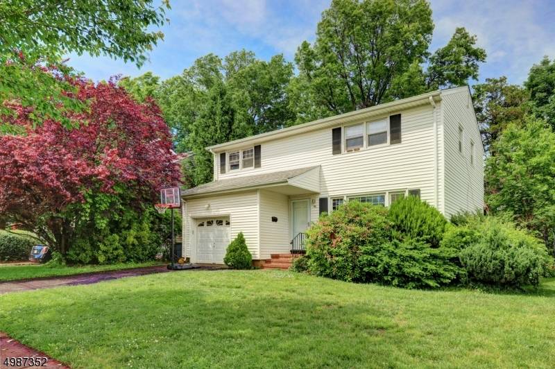 RENOVATED SIDE HALL COLONIAL ON AMAZING BLOCK.
