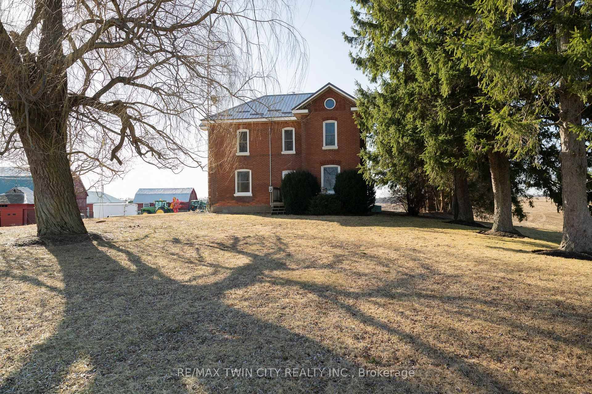 Stately 2 storey country home with double car detached garage on a 0.
