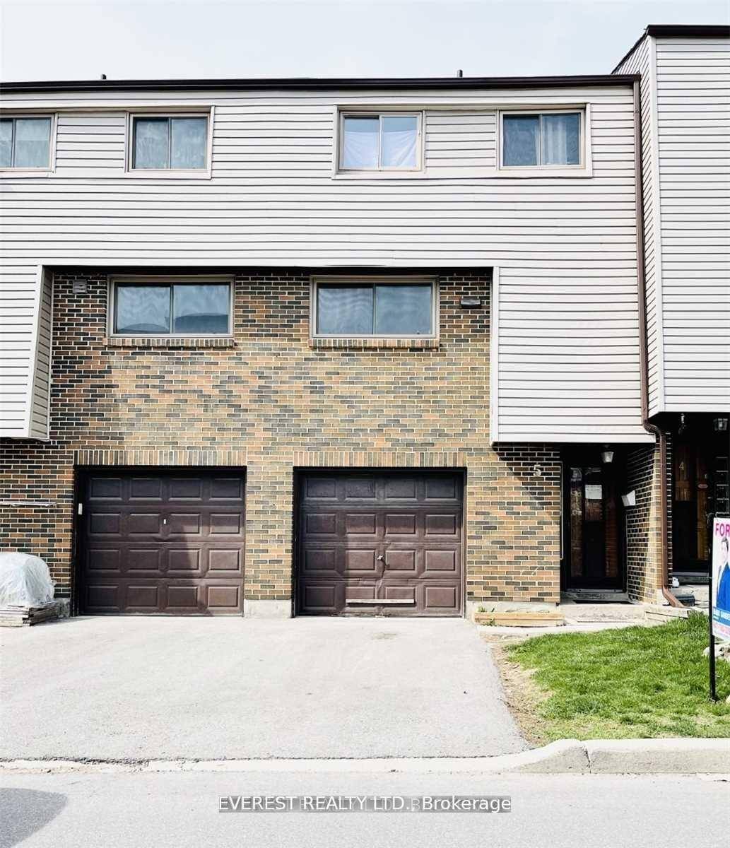 showings anytime 3 hrs notice.
