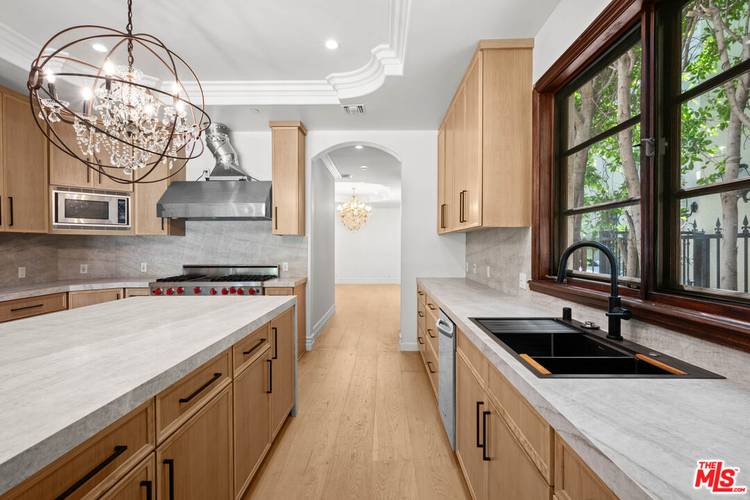 119 N Maple Dr 5BR Beverly Hills Post Office | B.H.P.O. La