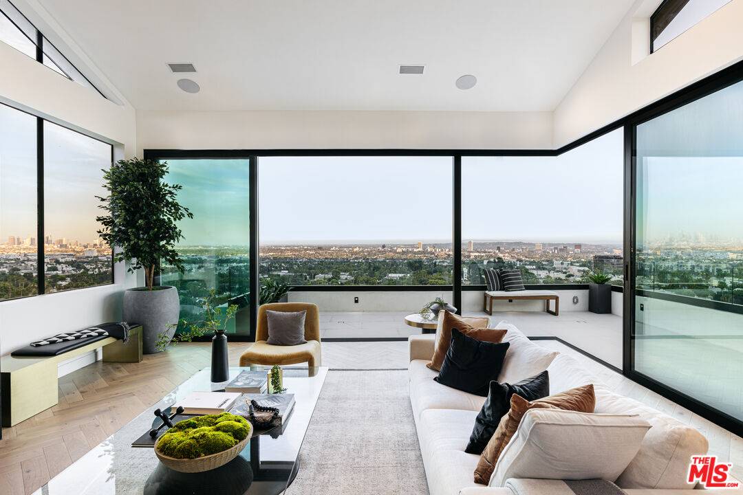 7866 Fareholm Dr 4BR Hollywood Hills East La