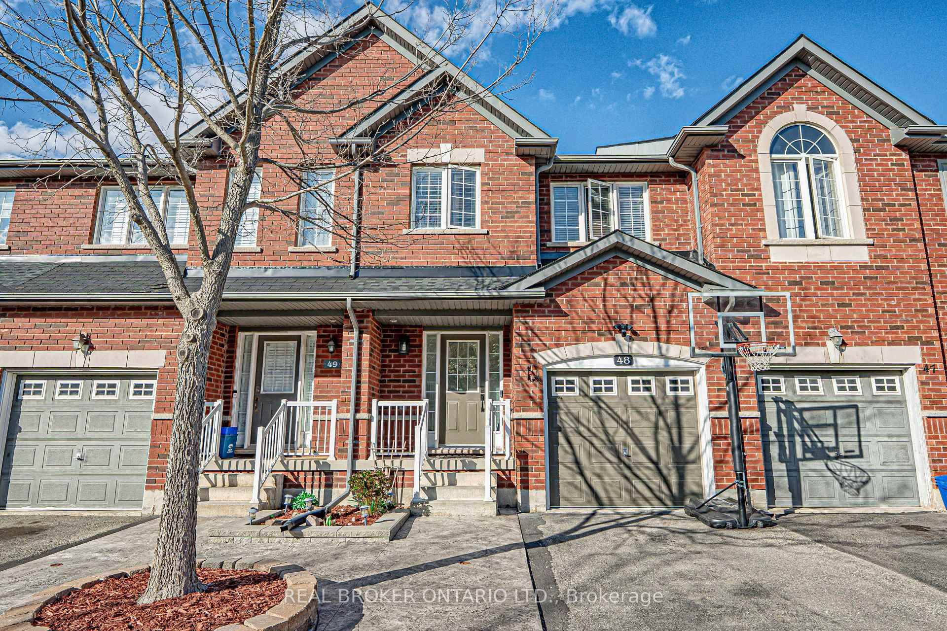 Tucked away in a quiet complex in Milton's popular Beaty neighbourhood, this freehold townhome is a great fit for first time buyers, young families, or anyone looking to put down ...