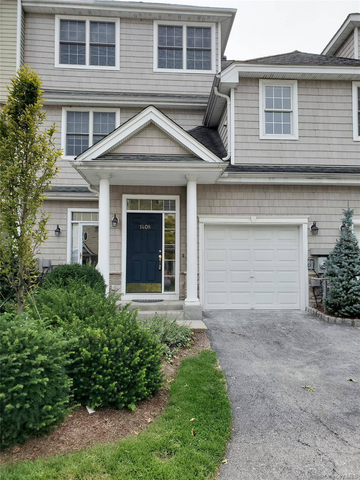 WELCOME HOME to this Spacious 3 Bedroom 3 1 2 Bath Town home on the Shore of the Hudson River !